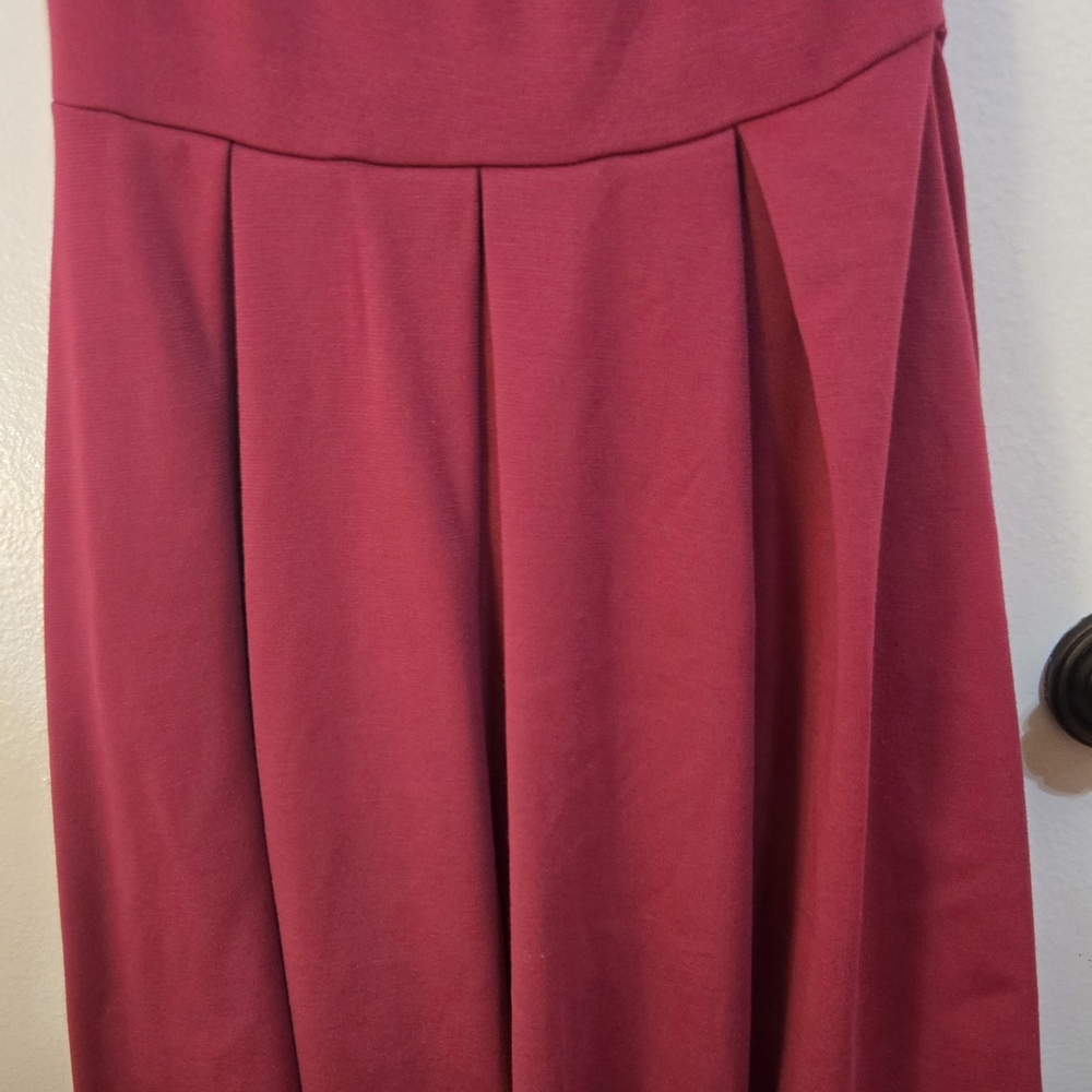 Chic Sleeveless Burgundy Mini Dress - Picture 2 of 4